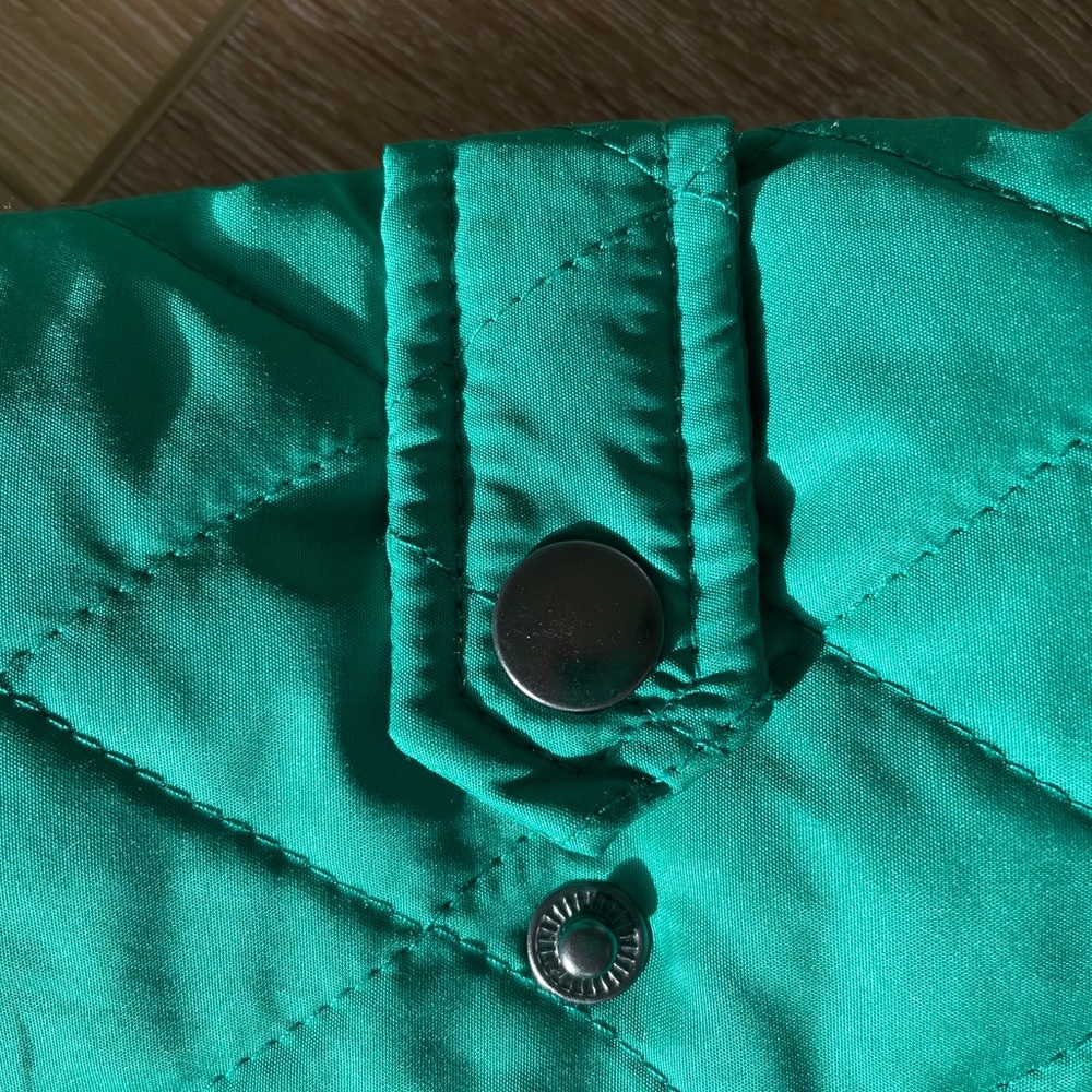 Green Vest Size Medium - Picture 2 of 5